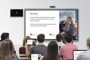Seminar mit interaktivem Display und remote zugeschalteten Teilnehmern – hybrider Unterricht mit dem MAXHUB Capture System V3