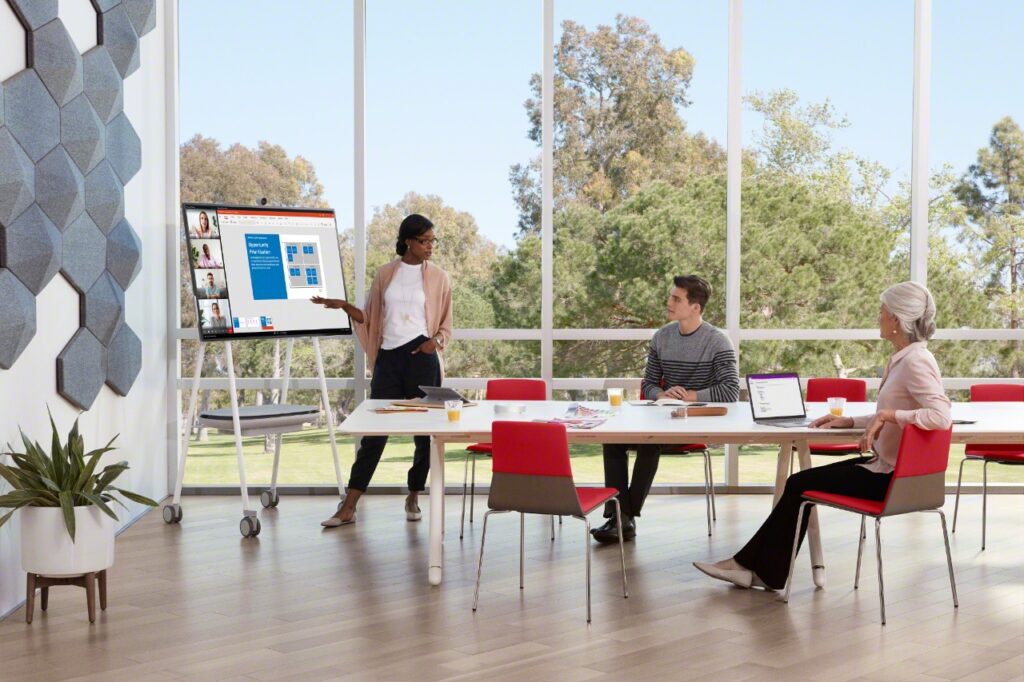 Microsoft Surface Hub 2S 50" mobiles Arbeiten
