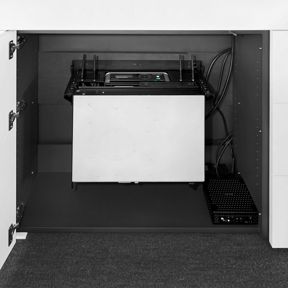 holzmedia-led-medienwand-w9-stauraum-für-technikintegration