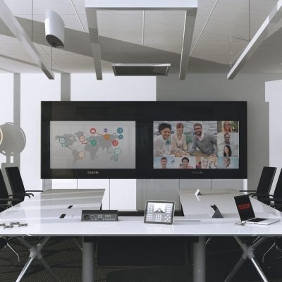 Perfekte Umgebung für Konferenzräume (Raumakustik, Beleuchtung, Möbel etc.) und Medientechnik wie zwei Displays, Mediensteuerung