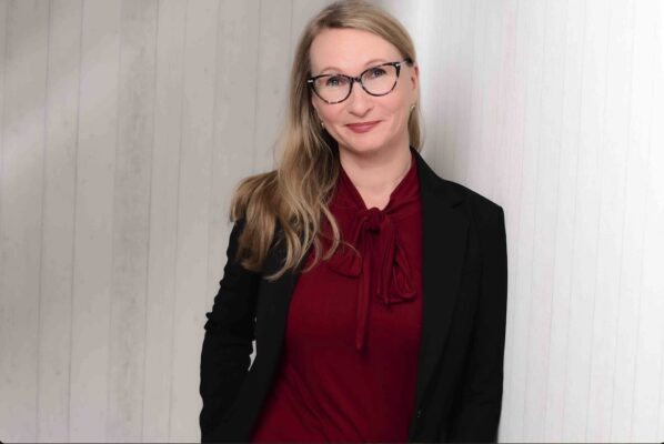 Portraitfoto von Elgin Benkstein – Geschäftsführerin & Vertriebsleitung conference-tv