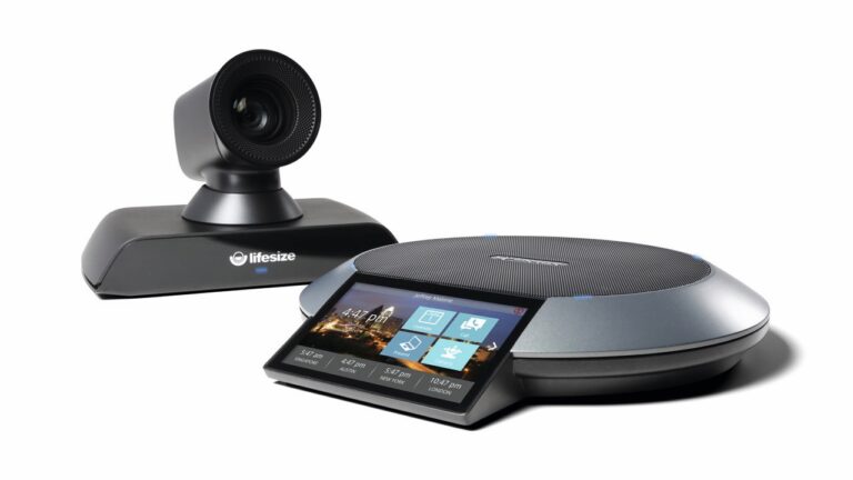 Lifesize Icon 700 mit lebensechter 4K-Bildqualität sowie ultrahoher Auflösung, Inhaltsfreigabe, leistungsstarken Kamera-Zoom und atemberaubendem Klang. Inkludiert mit Lifesize Phone HD, der eleganten Kommandozentrale von Lifesize für Audio-, Video- und Webkonferenzen. Geeignet für große Besprechungsräume.