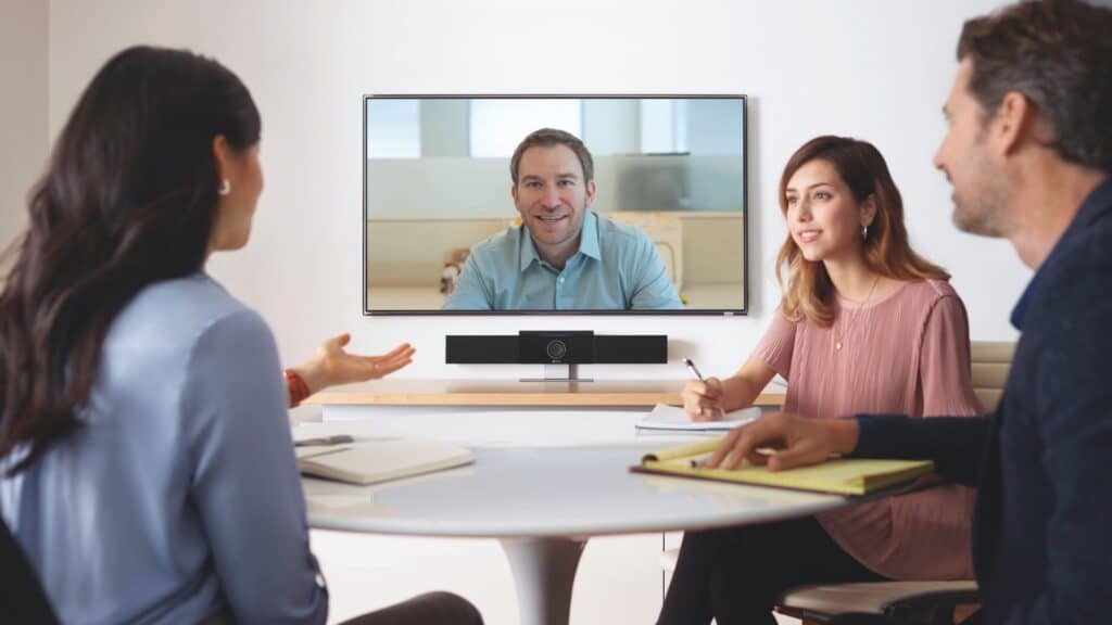 Poly Studio Videokonferenz mit Display, Kamera und Mediensteuerung für kleine und mittlere Besprechungsräume