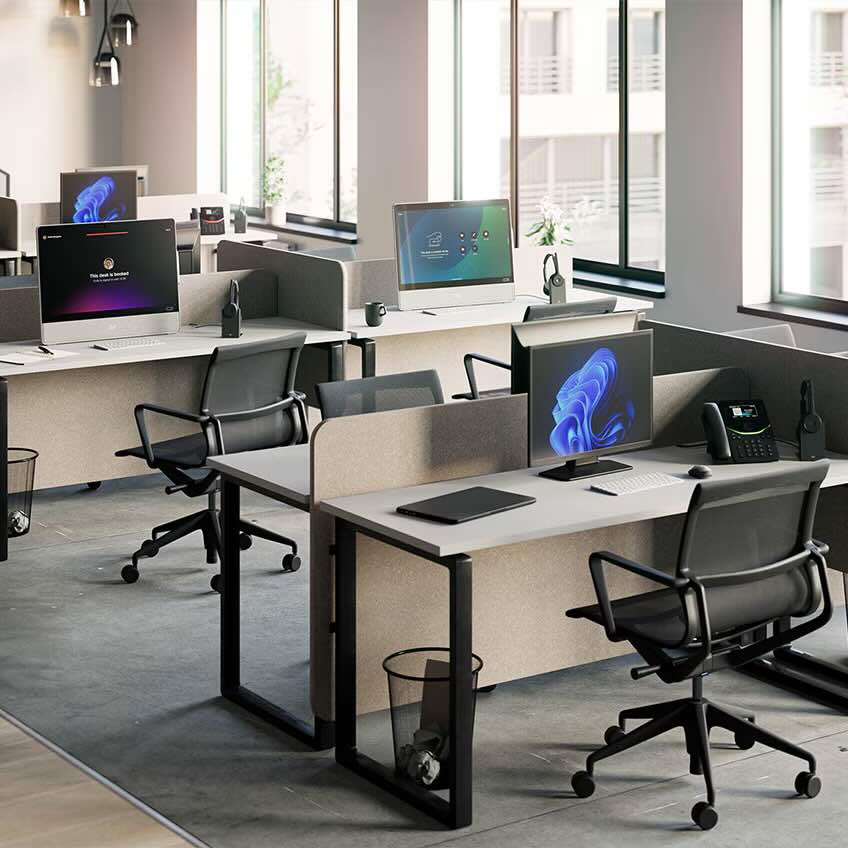 Cisco Desk Geräte in einer flexiblen Shared-Desk-Umgebung für moderne Büros mit hybriden Arbeitsplätzen.