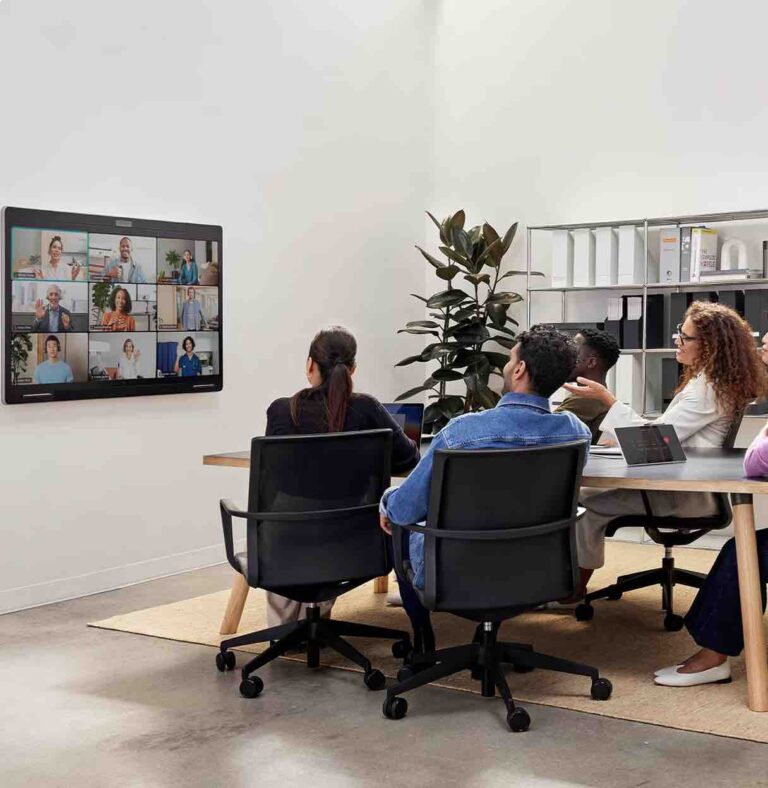 Cisco Board Pro an der Wand montiert für Konferenzräume