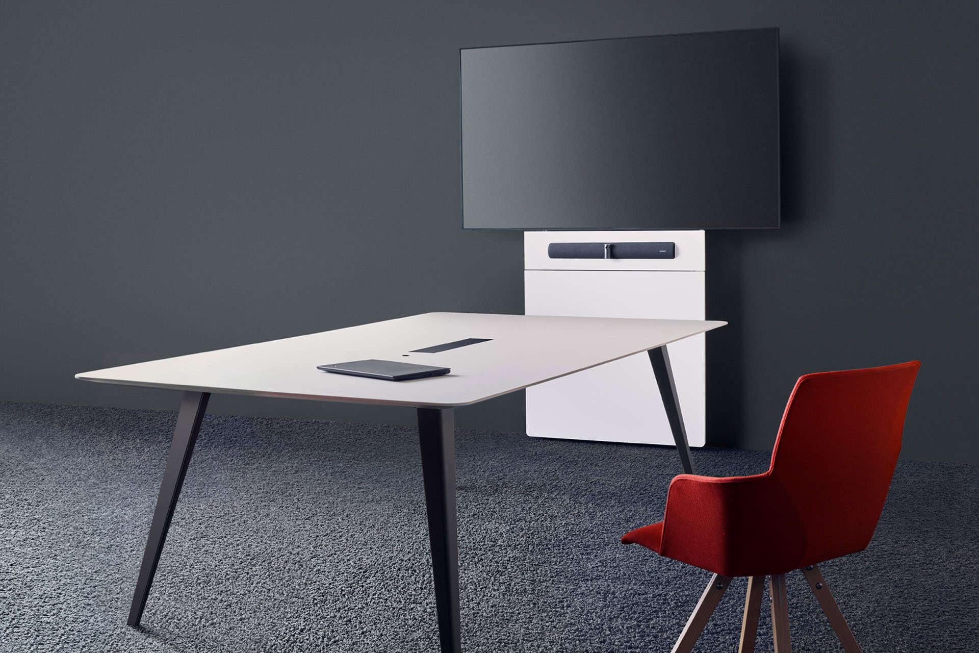 holzmedia-uc-displaystele-w6-huddle-space