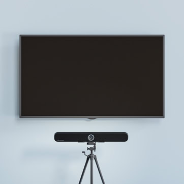 Eine Sennheiser TeamConnect Videobar ist auf einem Stativ unter einem Wanddisplay montiert – eine flexible, freistehende Lösung für Videokonferenzsysteme in mobilen oder temporären Meeting-Setups, ideal für Unternehmen, Schulungen oder Events.