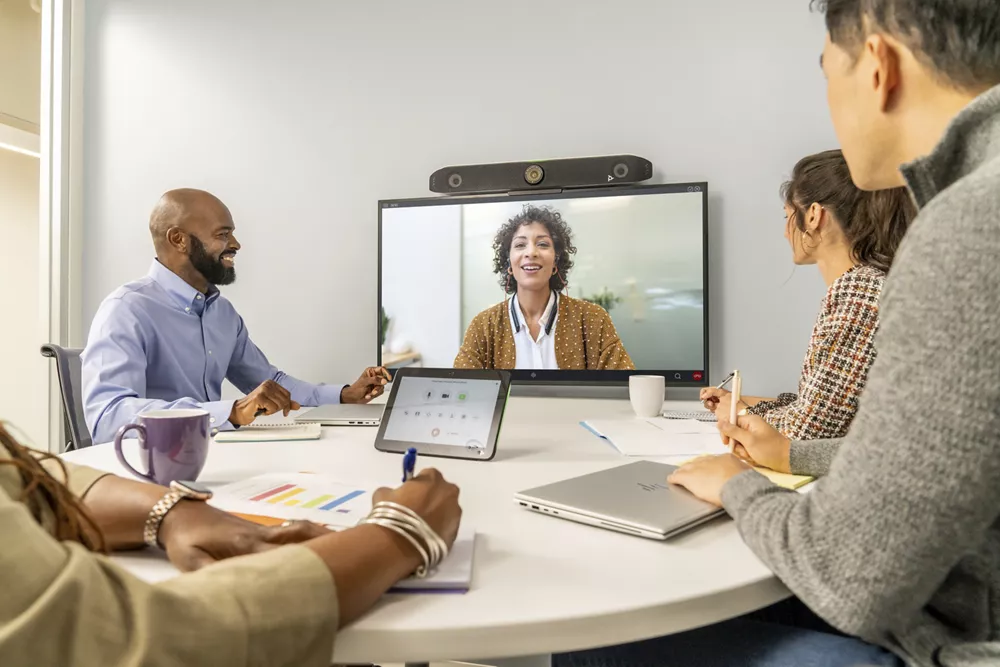 Poly Studio X52 für Videokonferenz Meetings in mittelgroßen Räumen