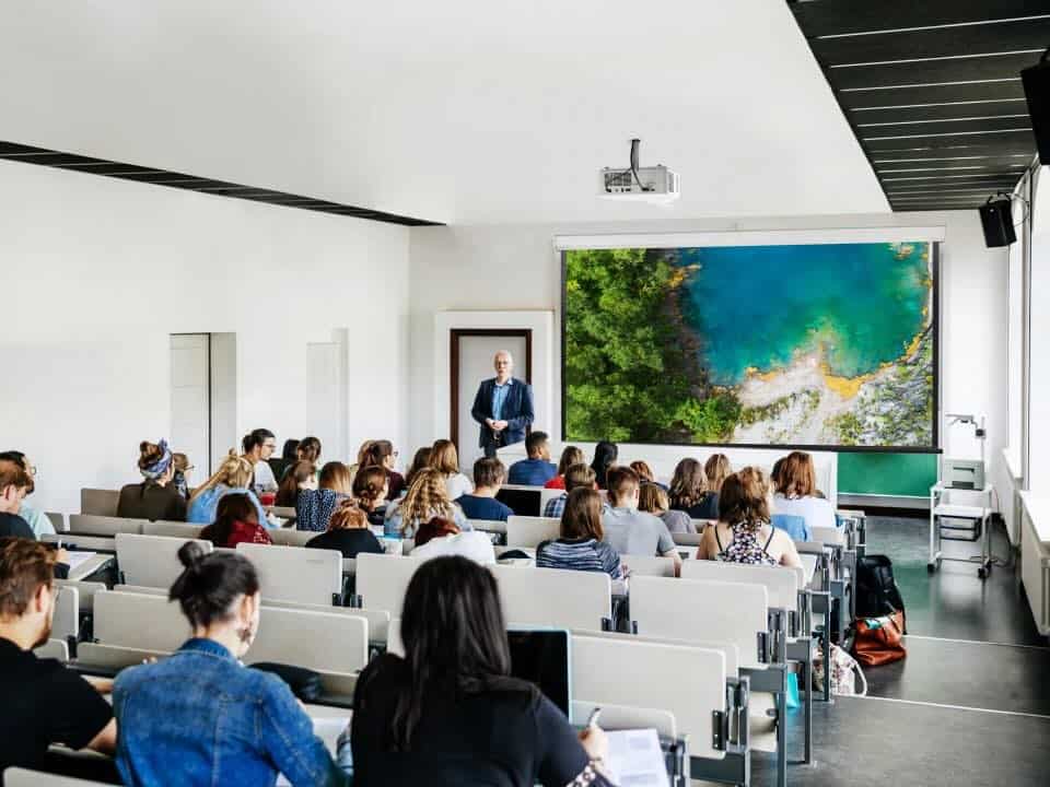 Viewsonic Laser Installationsbeamer LS740W für das Bidlungswesen