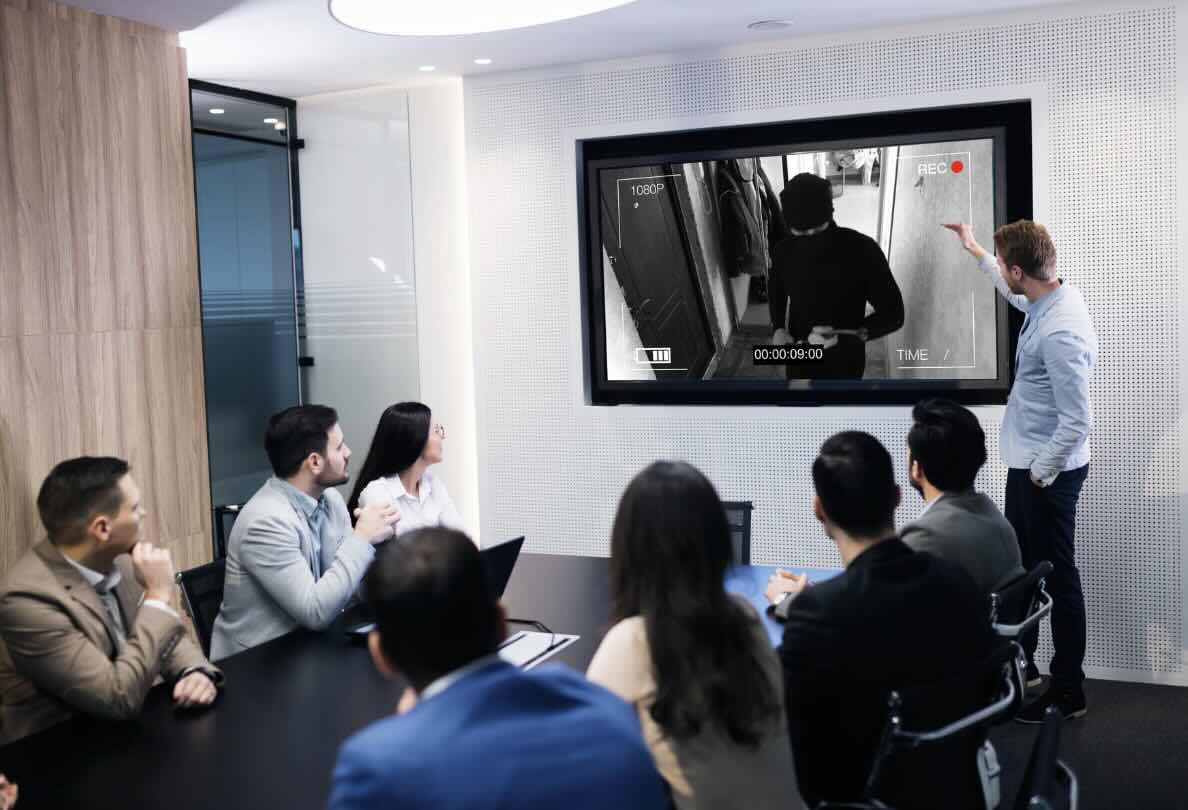 WolfVision Cynap Pure Receiver Der Cynap Pure Receiver ist ein optionales Add-on für die vSolution MATRIX von WolfVision. Er ermöglicht das Empfangen von Streams von einer Cynap-Hauptstation und erleichtert so die Integration zusätzlicher Bildschirme in einem Raum.