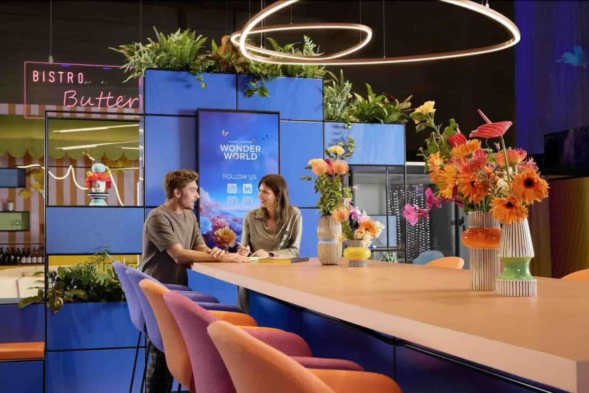 DHDG mit Nack Büromöbeln - Happy Work, Besprechungsecke und Treffpunkt