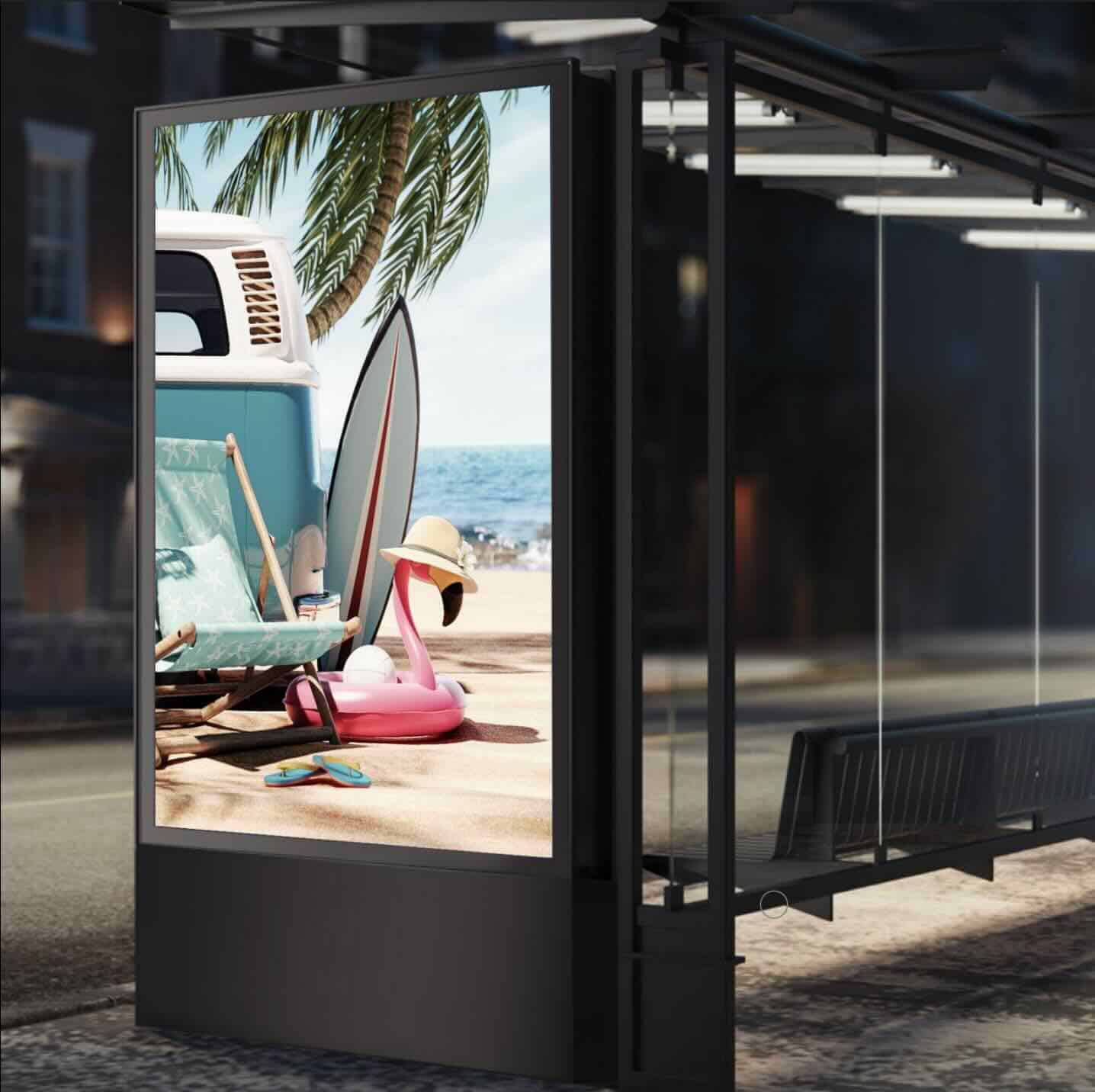 Primeboard VEGA LED-Outdoordisplay im Bushaltestellen-Einsatz Das Bild zeigt ein Primeboard VEGA LED-Outdoordisplay in vertikaler Ausführung, integriert in eine moderne Bushaltestelle. Die leuchtstarke Werbegrafik demonstriert den Einsatz für digitale Außenwerbung im urbanen Raum – wetterfest, vandalismussicher und sonnenlichttauglich.