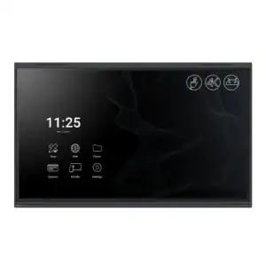 Ein interaktives Display mit dunklem Rahmen zeigt eine schwarze Startoberfläche mit Symbolen in frontaler Ansicht vor hellem Hintergrund.