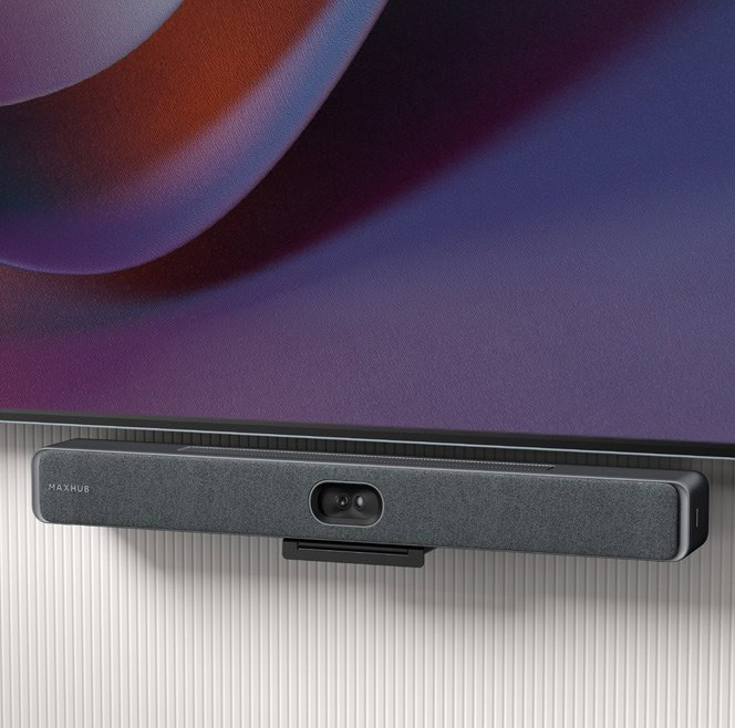 MAXHUB XBar Videobar Montage unter dem Display Dunkelgraue Videobar unterhalb eines Displays an der Wand montiert, die Unterkante des Bildschirms ist oberhalb der Videobar sichtbar.