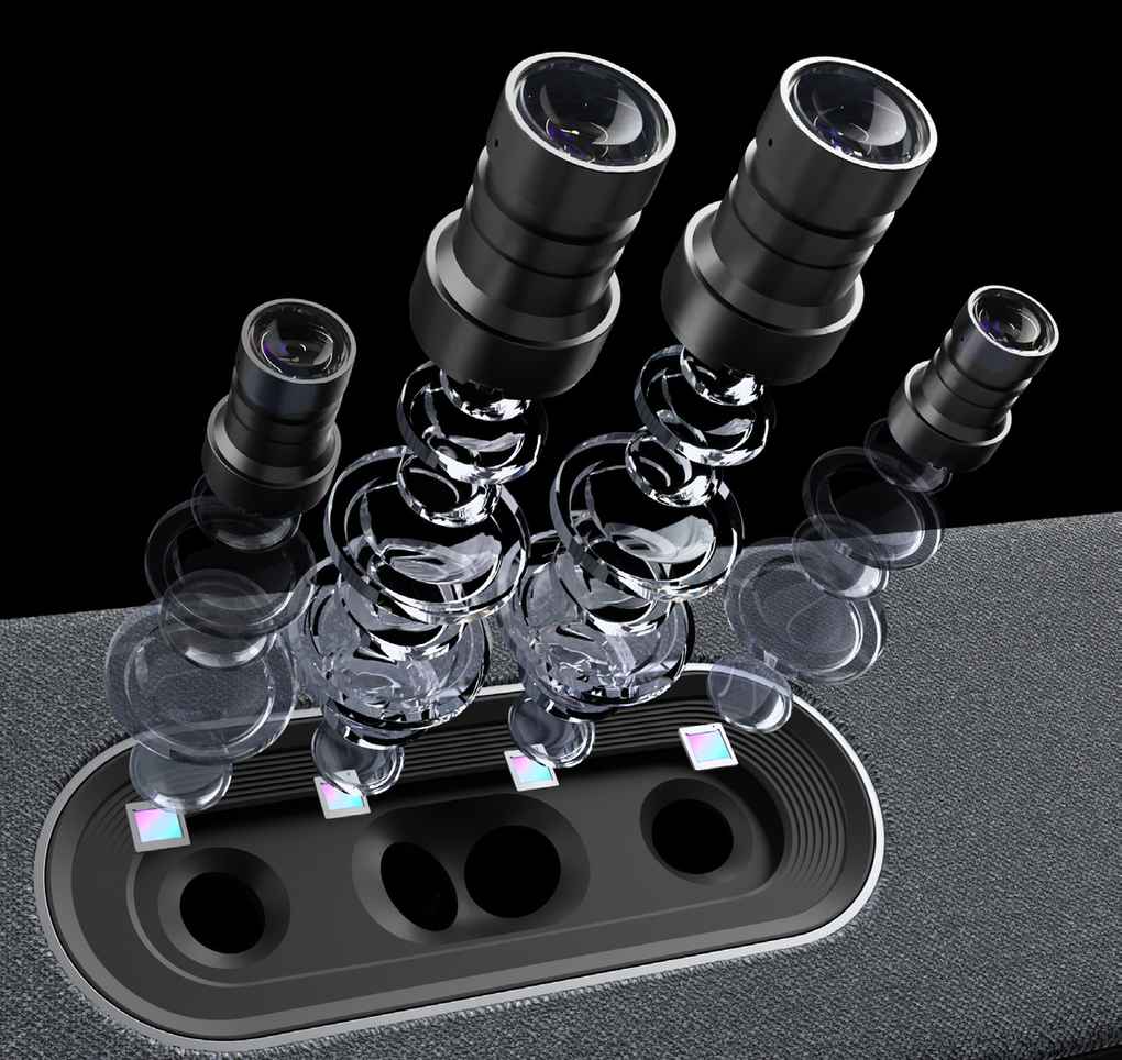 MAXHUB XBar W70 Quad-Sight-Kamerasystem mit vier Linsen Explosionsdarstellung des Kamerasystems einer Videobar: vier Objektive schweben über der Kameraleiste mit ihren Linsenöffnungen, vor dunklem Hintergrund.