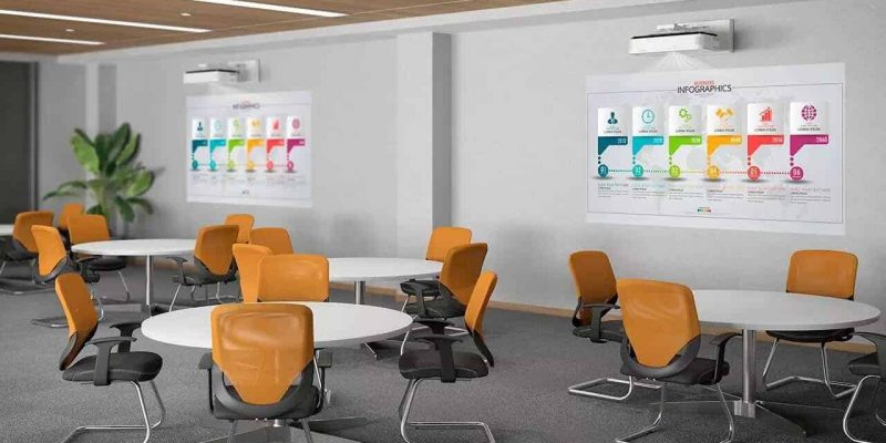Epson Ultrakurzdistanz-Laserprojektor: Skalierbarer 4KE-Projektor für jeden Raumtyp; hier in der Kantine